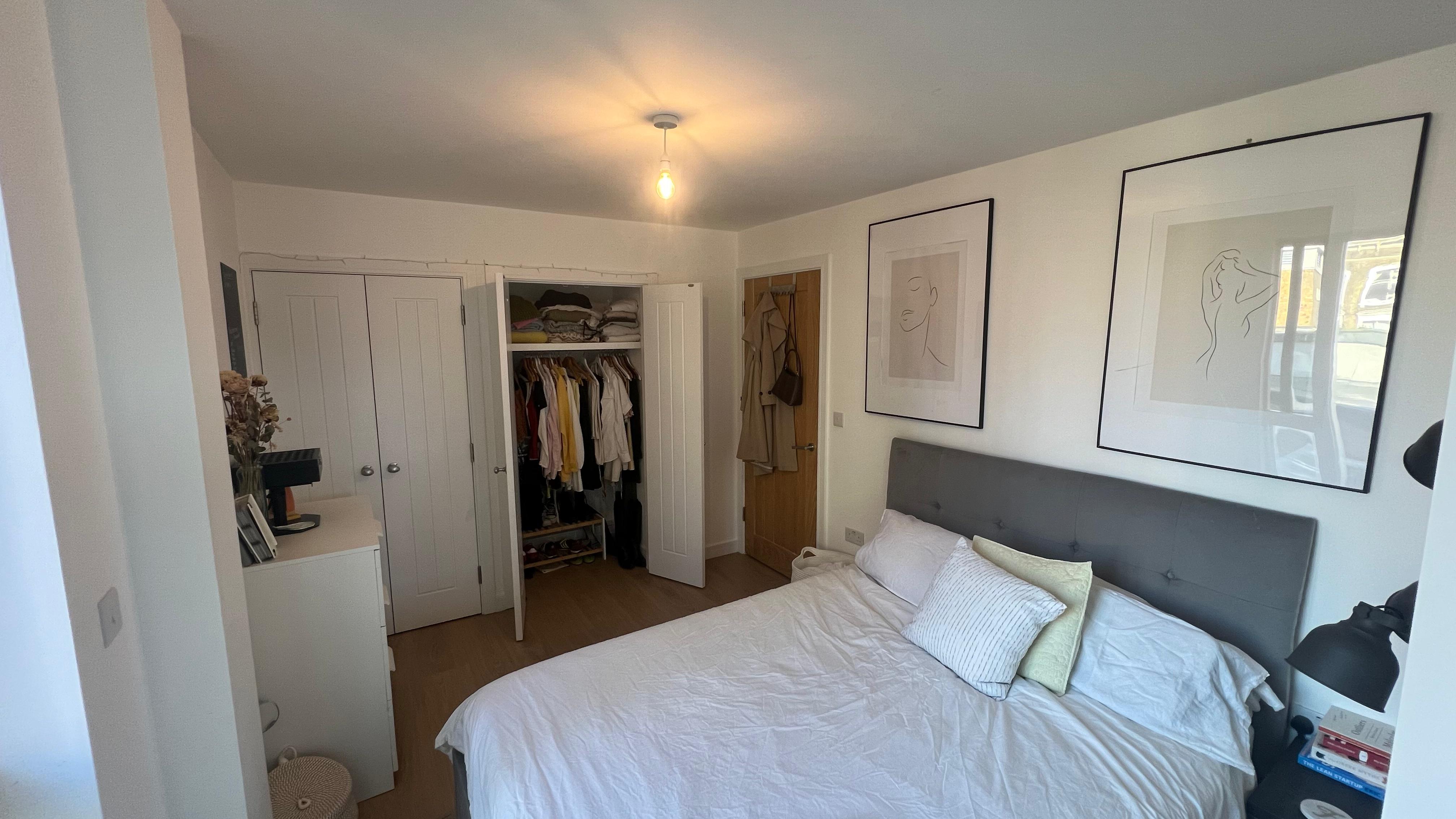 Flat Carpenter's Place in Greater London