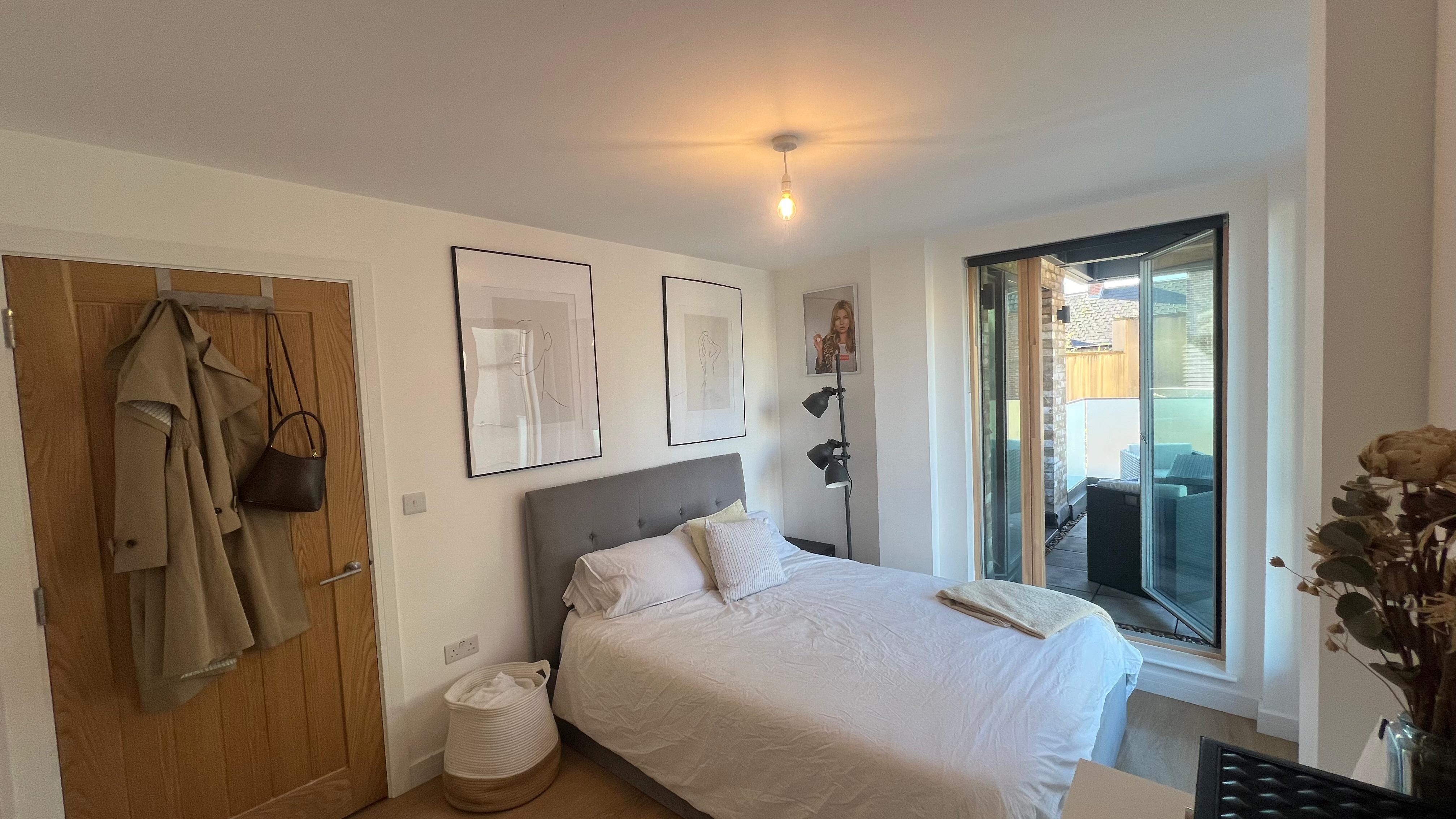Flat Carpenter's Place in Greater London