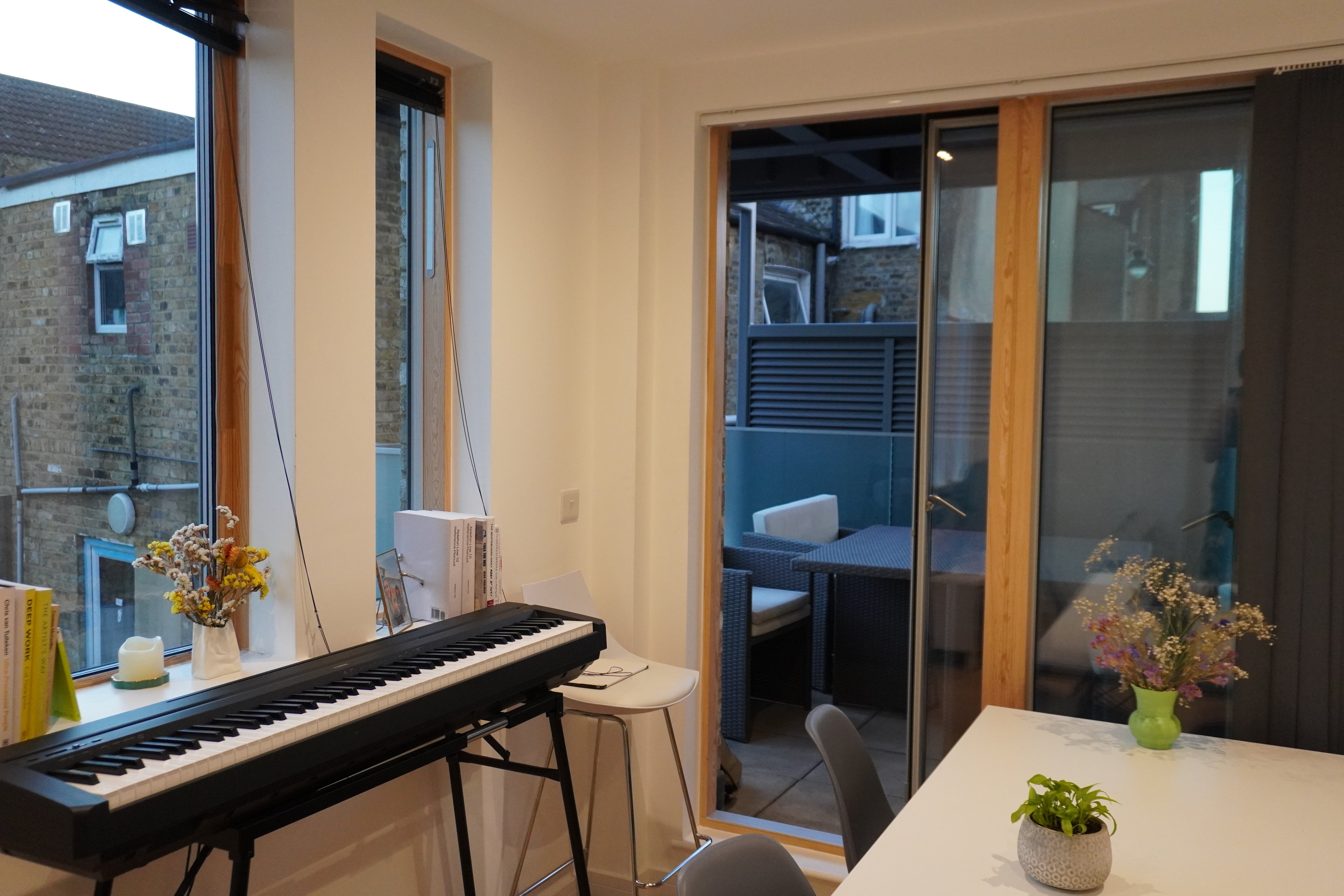 Flat Carpenter's Place in Greater London