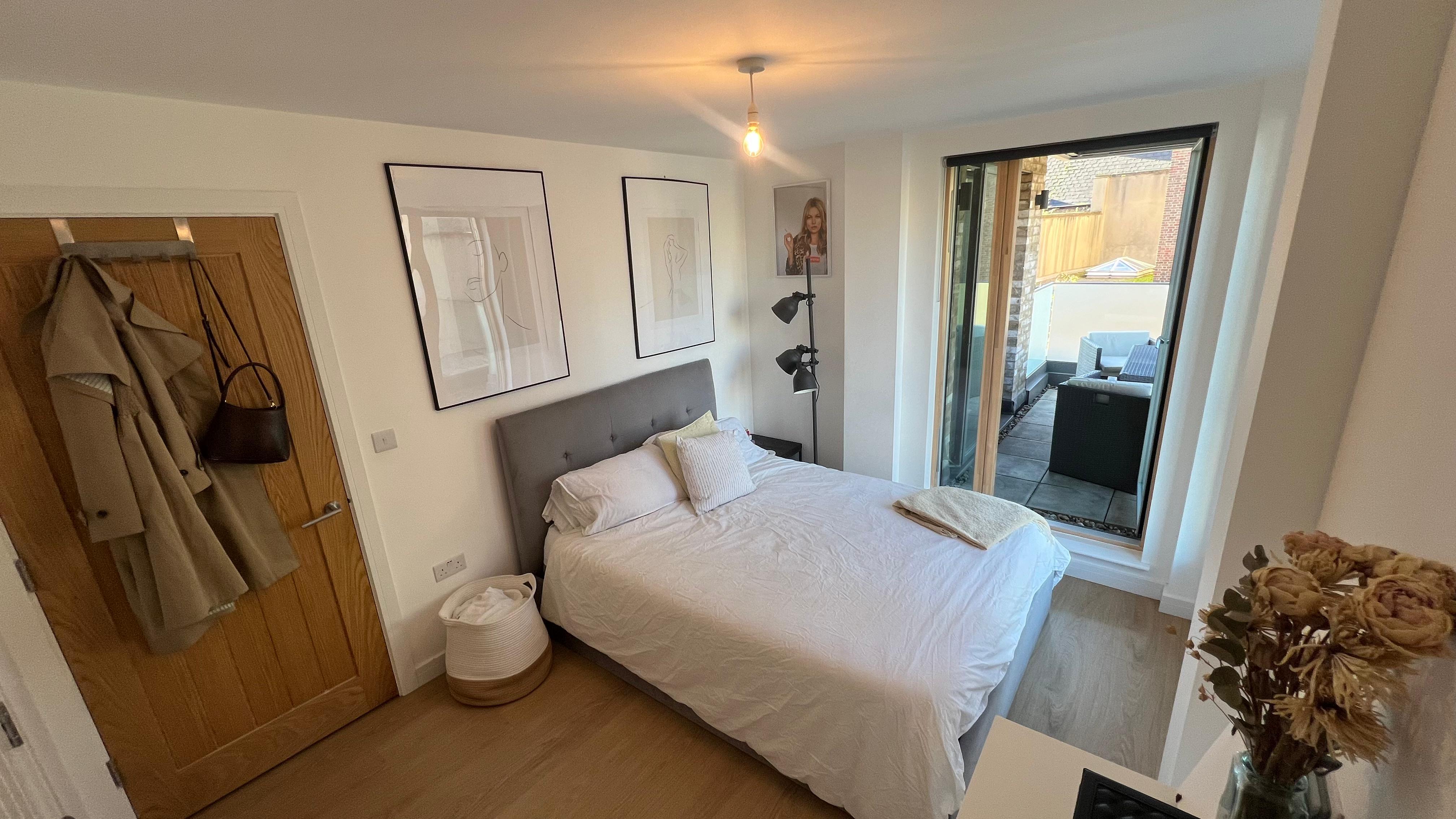 Flat Carpenter's Place in Greater London