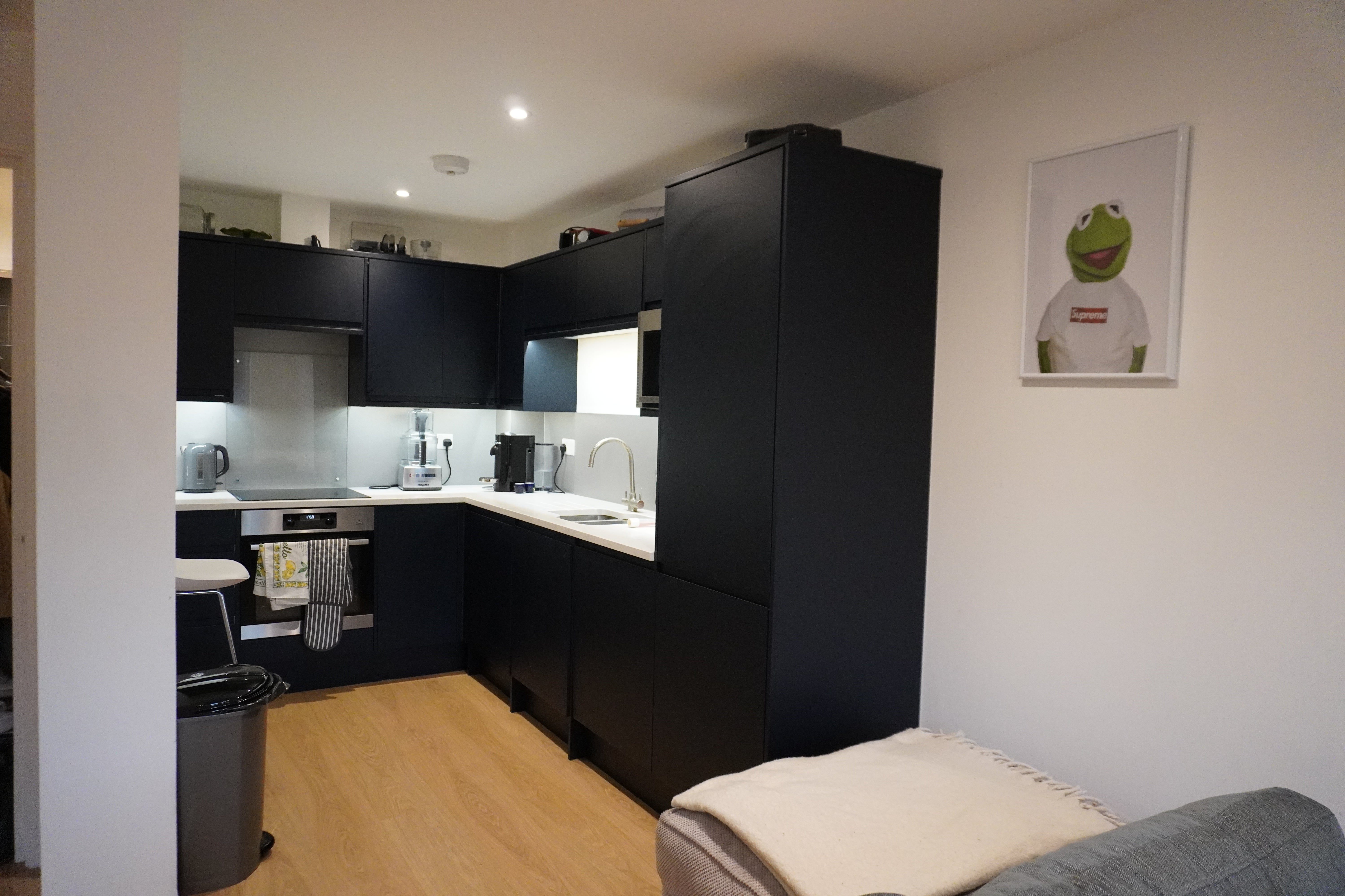 Flat Carpenter's Place in Greater London
