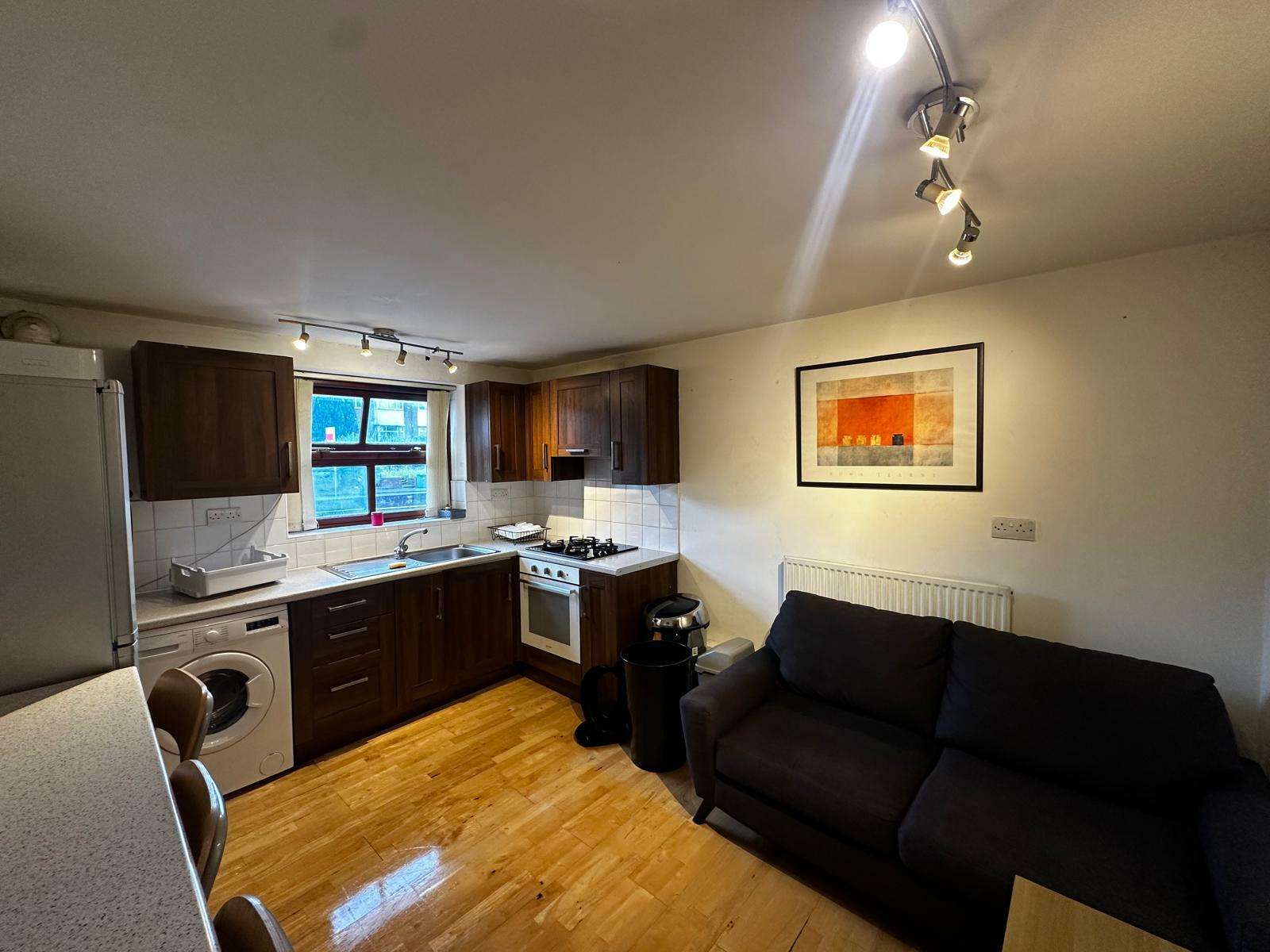 Flat Belle Vue Road in Leeds
