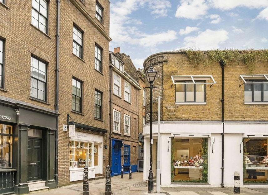 House Artillery Lane in Greater London