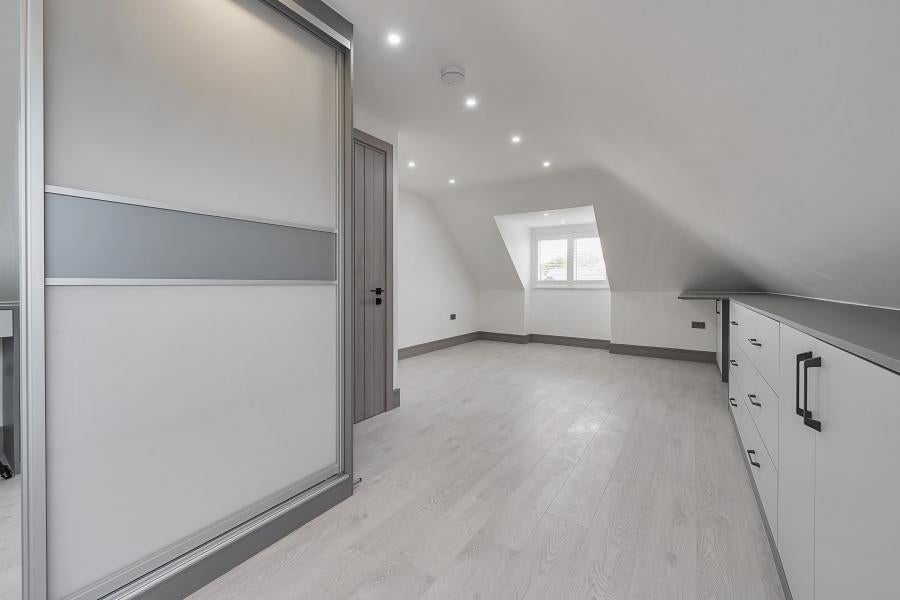 Room Courthouse Road in Maidenhead