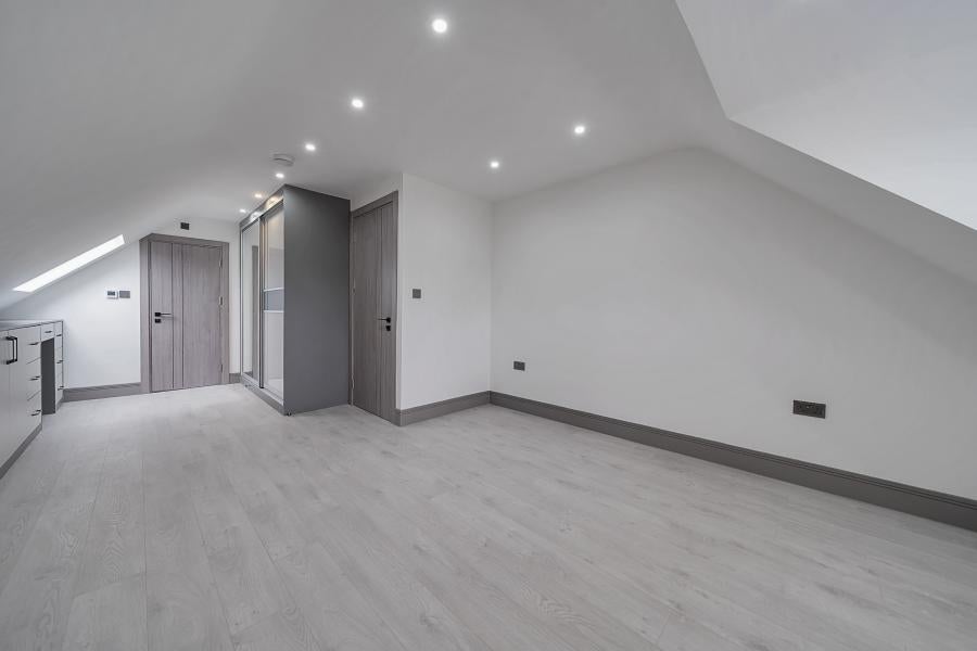 Room Courthouse Road in Maidenhead