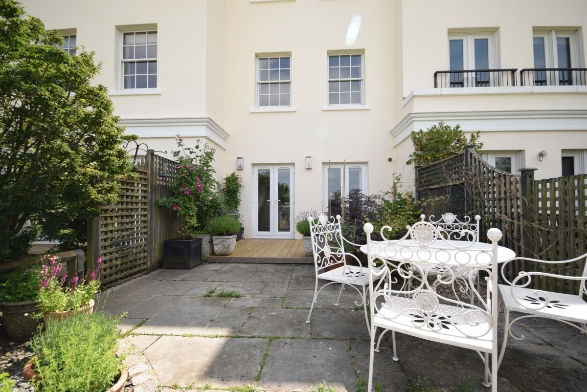 House Carshalton Grove in Greater London