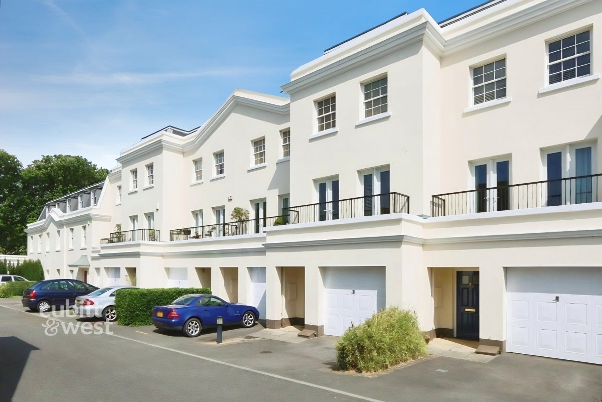House Carshalton Grove in Greater London