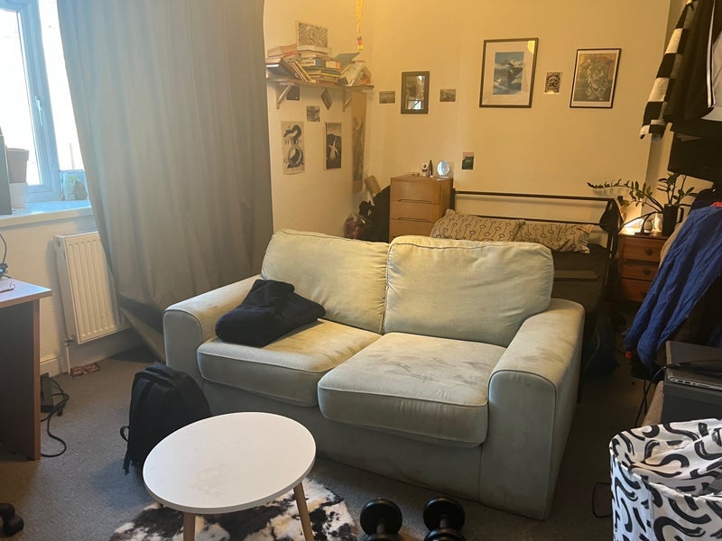 Room Badminton Road in Bristol