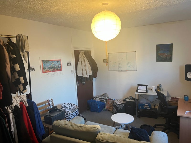 Room Badminton Road in Bristol
