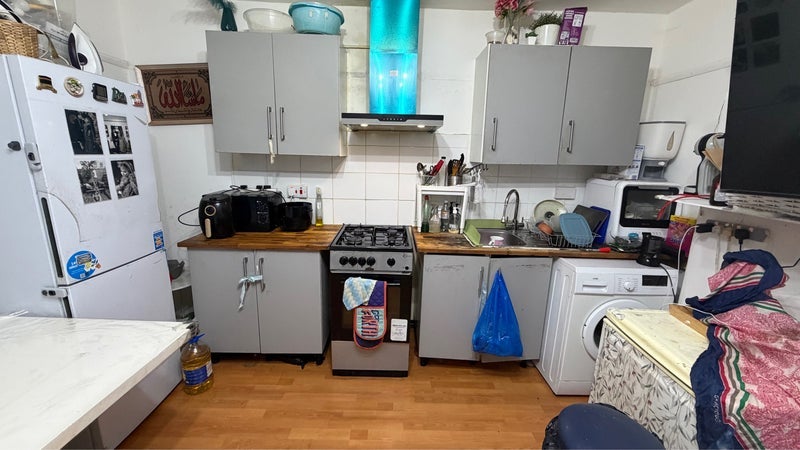 Room Woodseer Street in Greater London