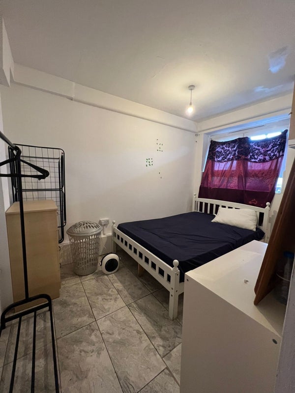 Room Woodseer Street in Greater London
