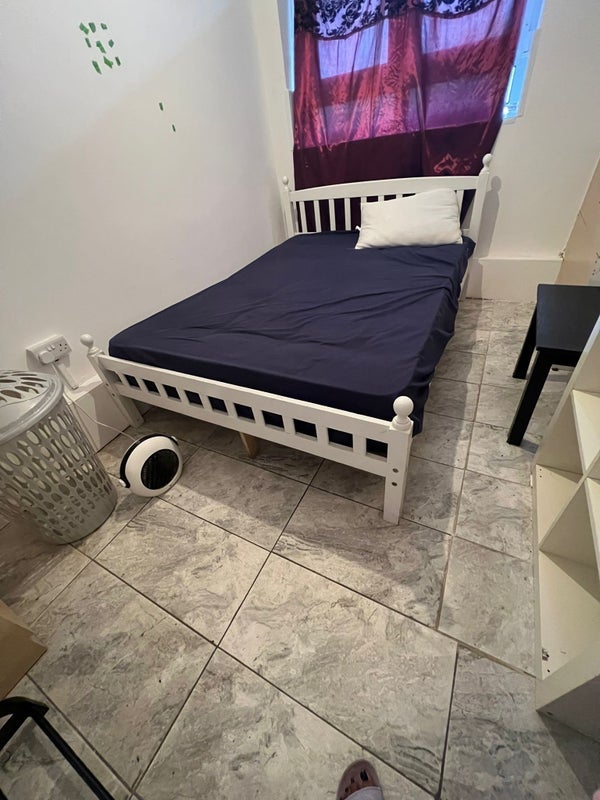 Room Woodseer Street in Greater London