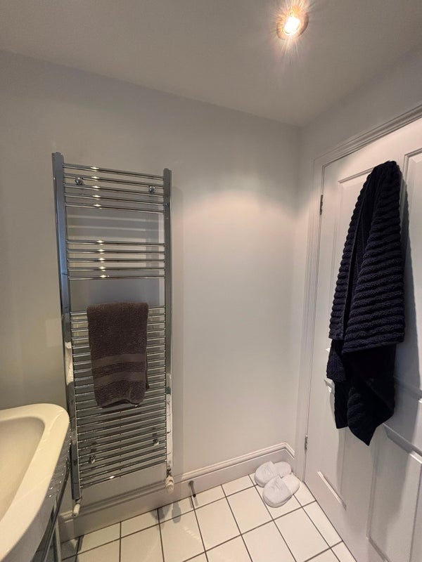 Room Mandrake Road in Greater London