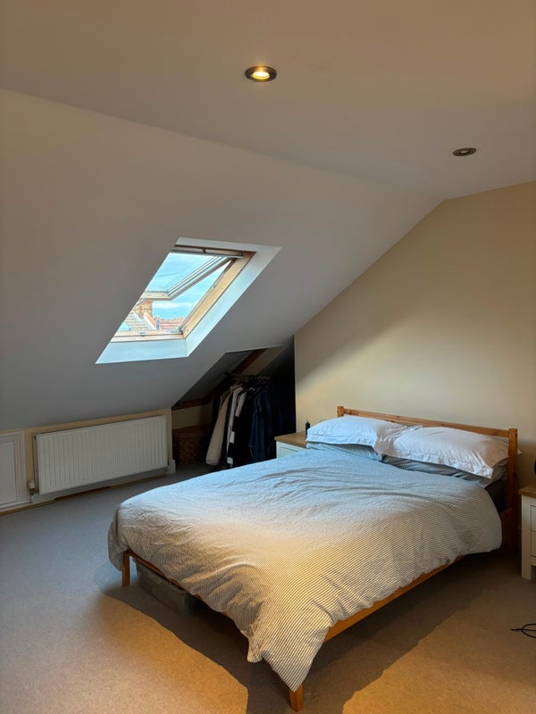 Room Mandrake Road in Greater London