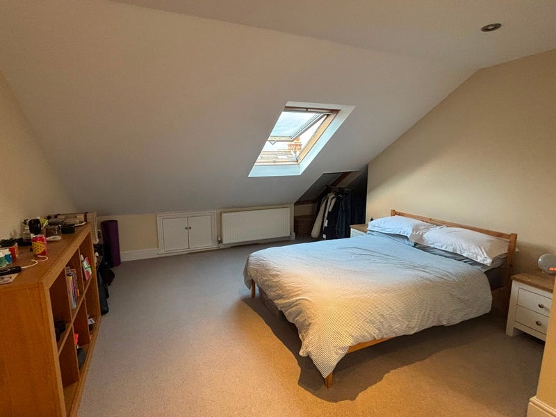 Room Mandrake Road in Greater London