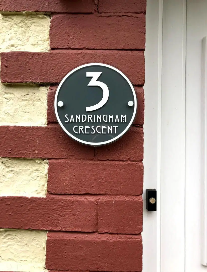 Flat Sandringham Crescent in Leeds