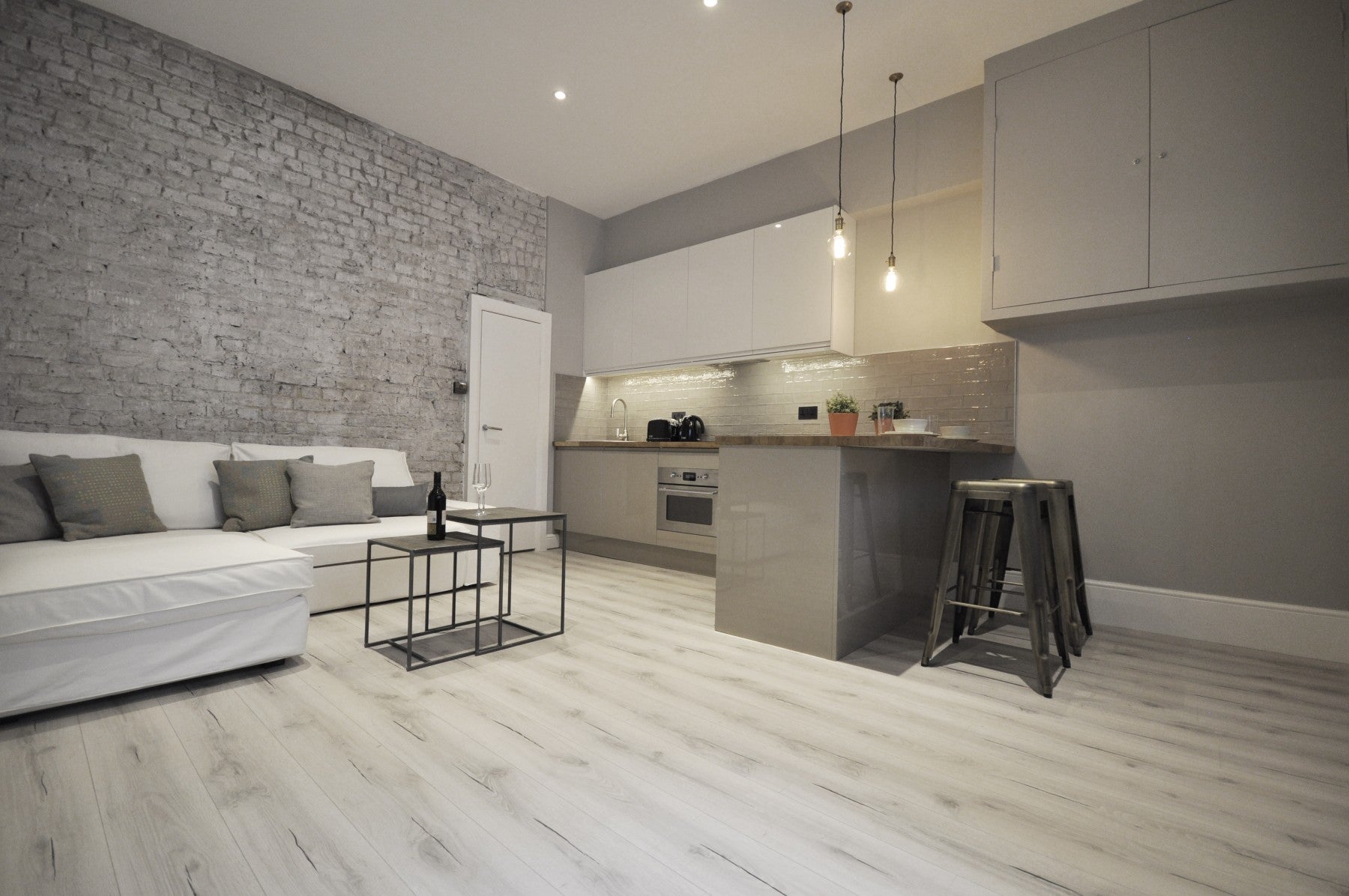 Flat Linden Gardens in Greater London