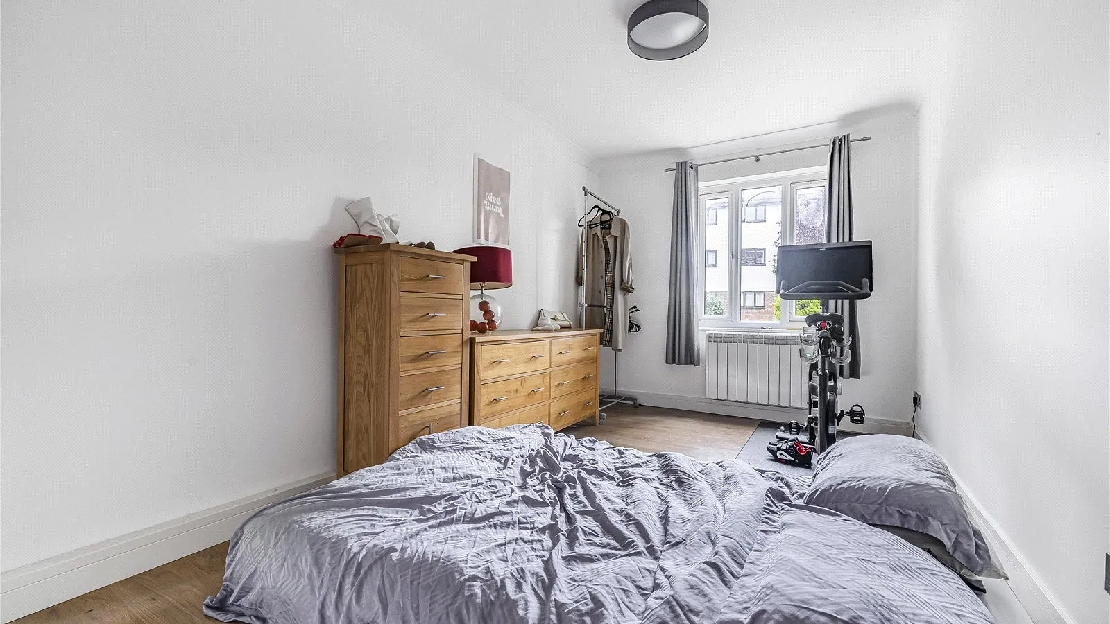 Flat Gloucester Road in Greater London