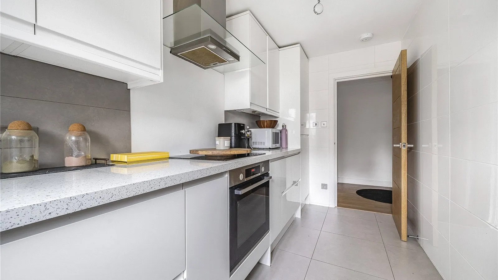 Flat Gloucester Road in Greater London
