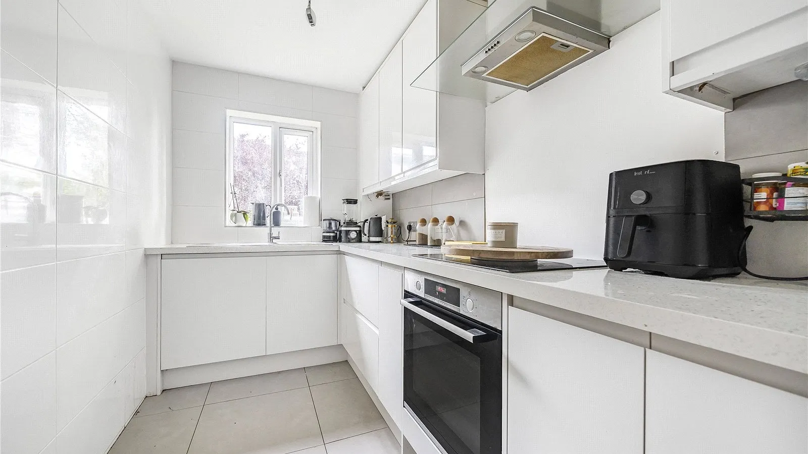 Flat Gloucester Road in Greater London