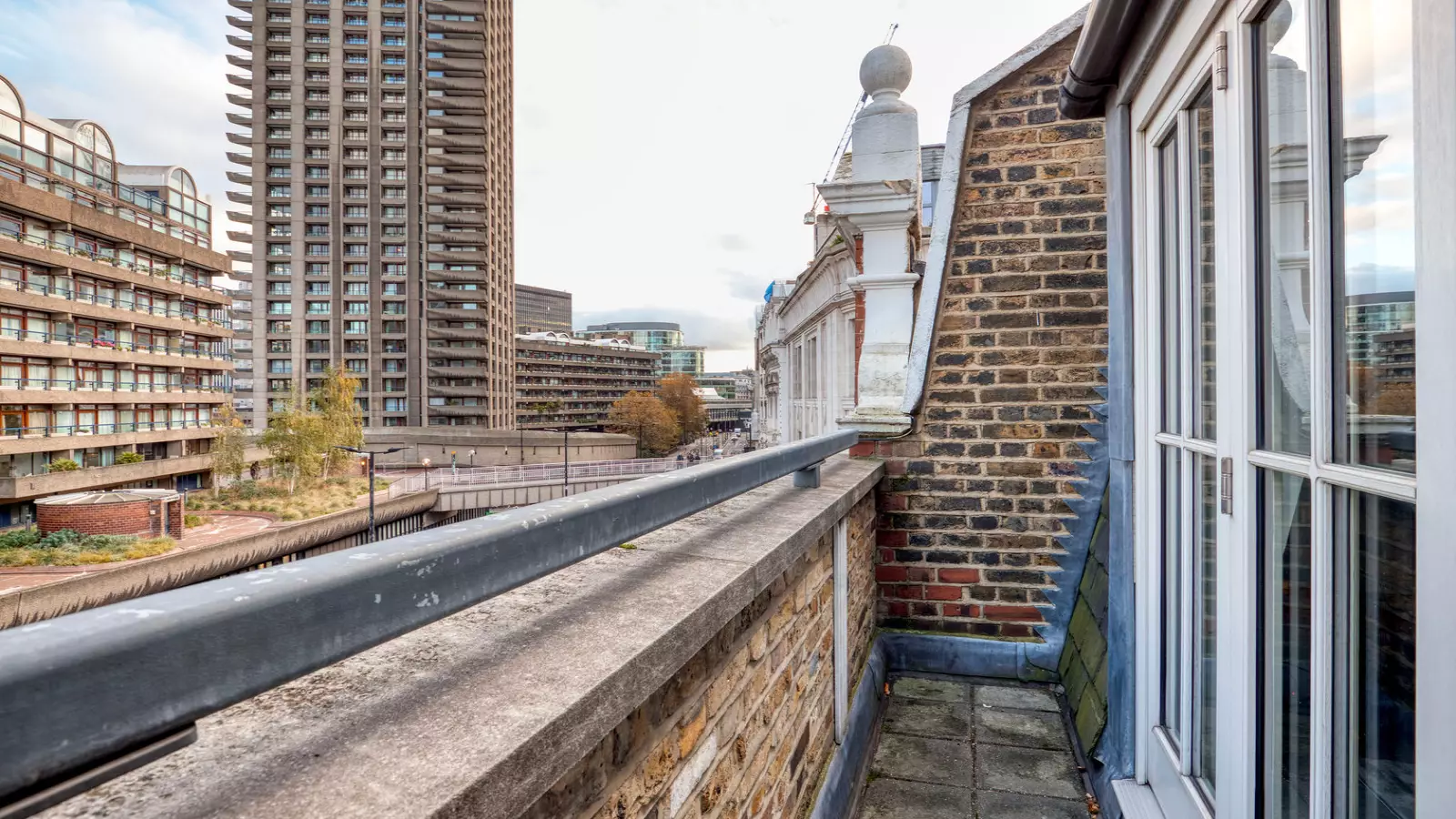 Flat Aldersgate Street in City of London