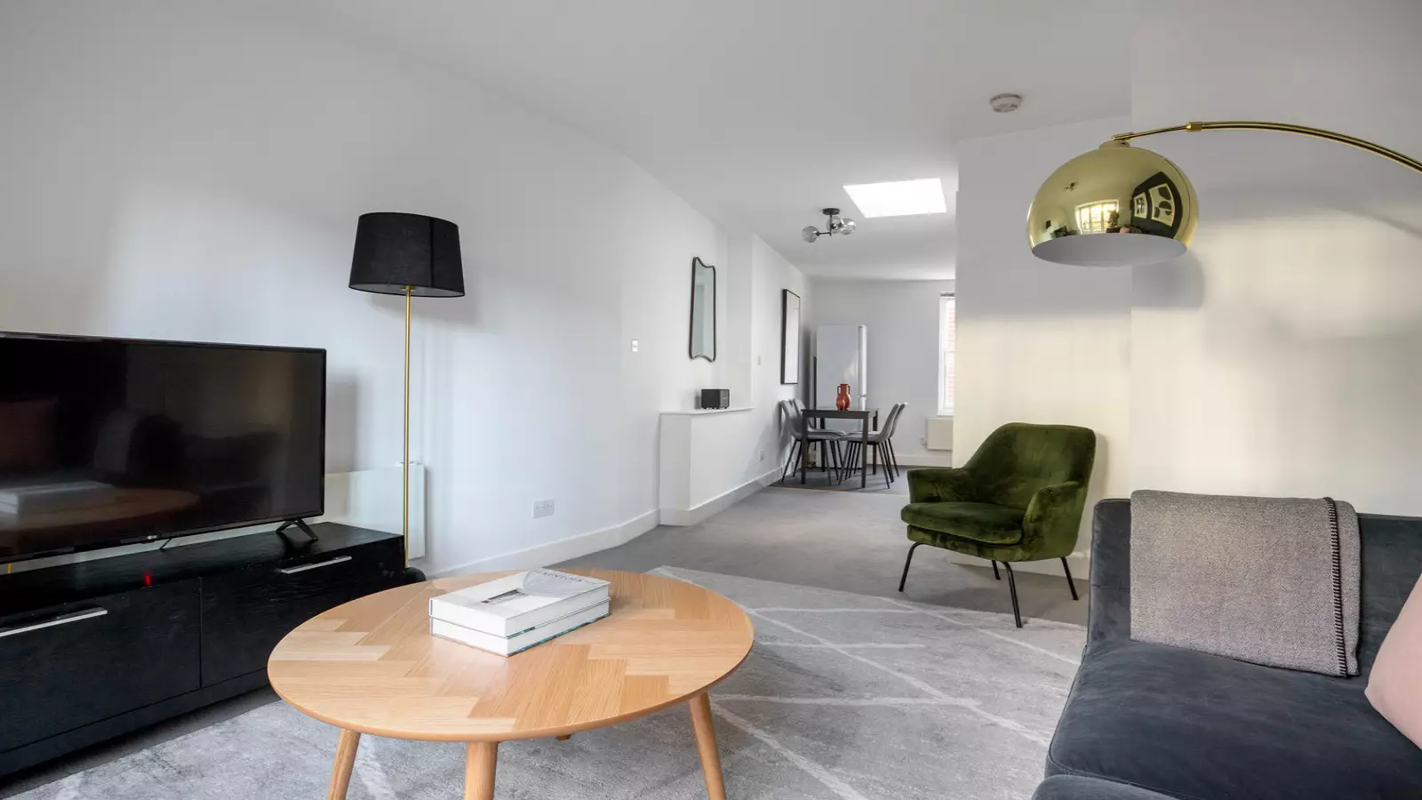 Flat Aldersgate Street in City of London