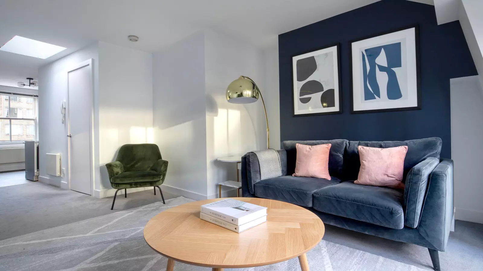 Flat Aldersgate Street in City of London