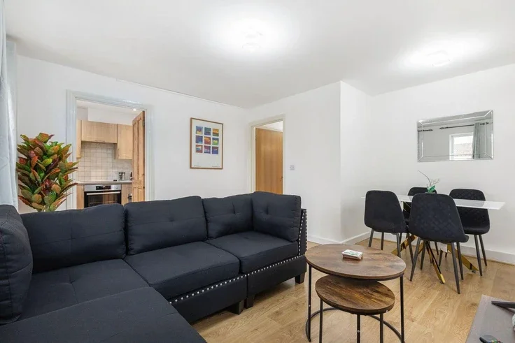 Flat Garvary Road in Greater London