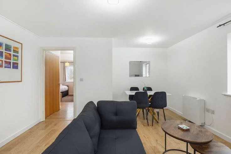 Flat Garvary Road in Greater London