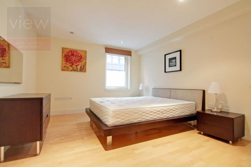 Flat High Timber Street in City of London