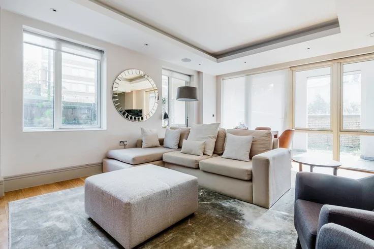 Flat Cecil Grove in Greater London
