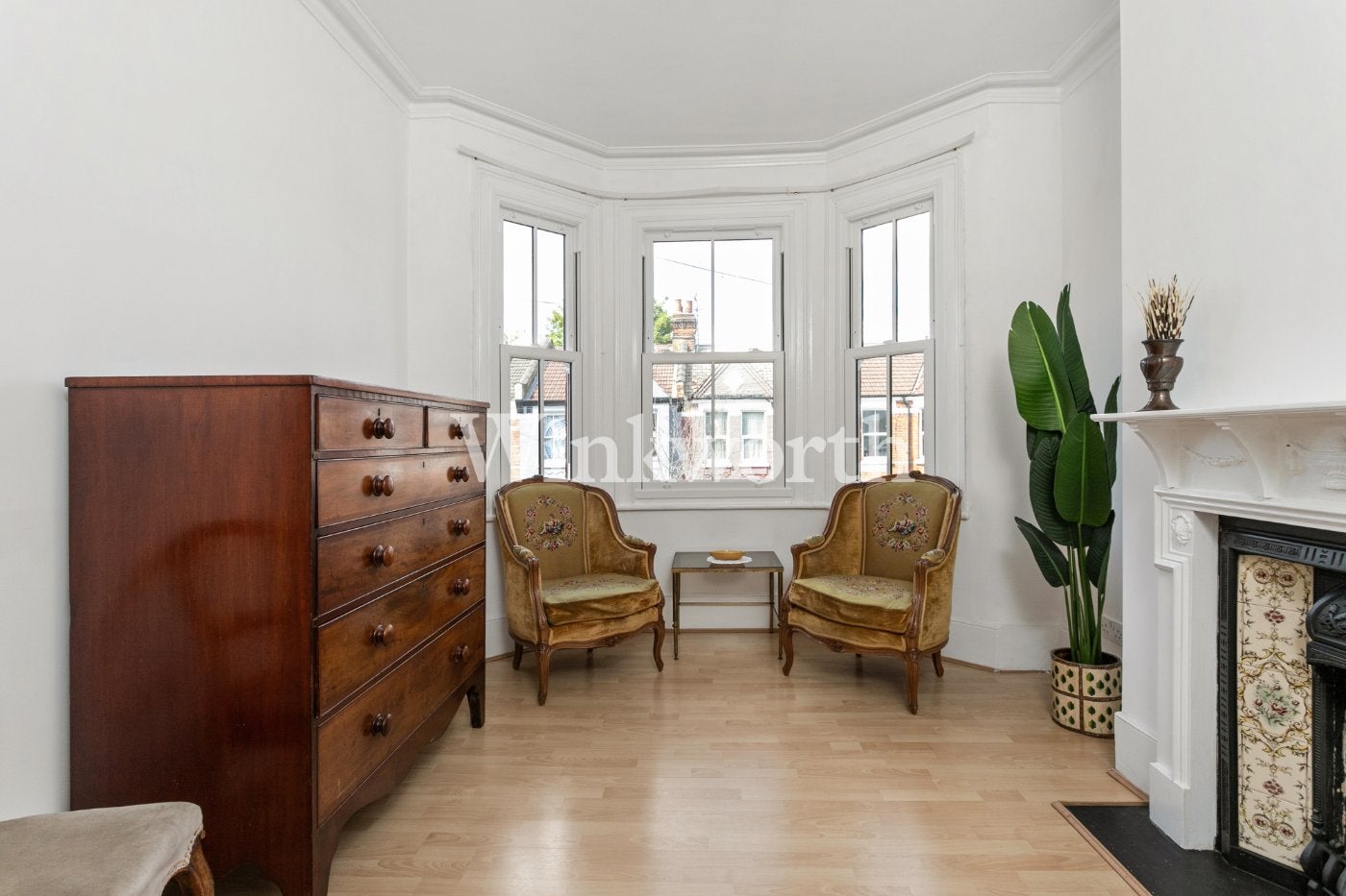 Flat Lyndhurst Road in Greater London