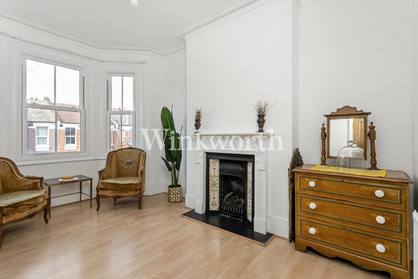 Flat Lyndhurst Road in Greater London