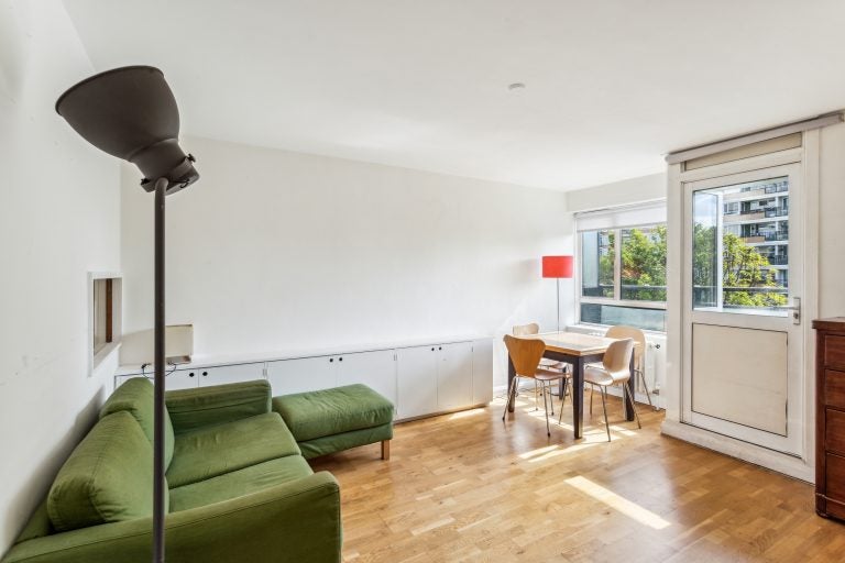 Flat Churchill Gardens Road in City of Westminster