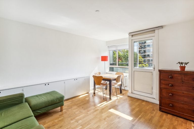 Flat Churchill Gardens Road in City of Westminster