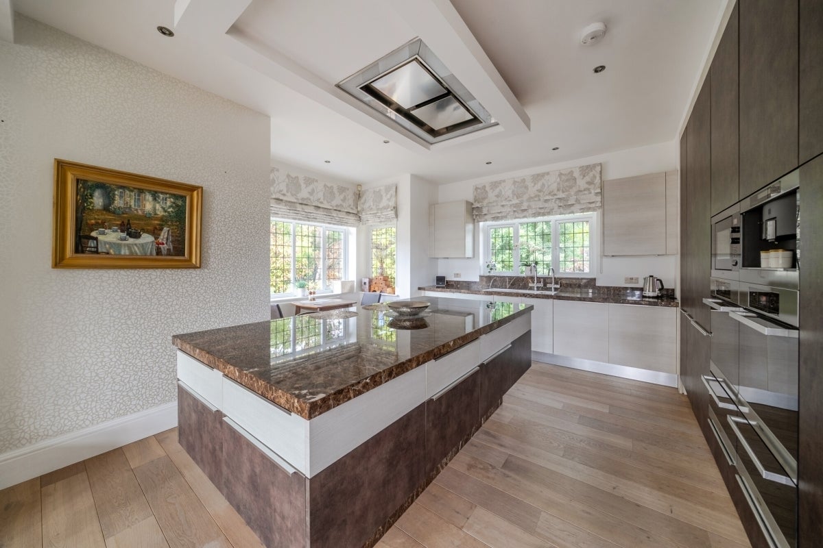 Flat Priory Road in Sunningdale
