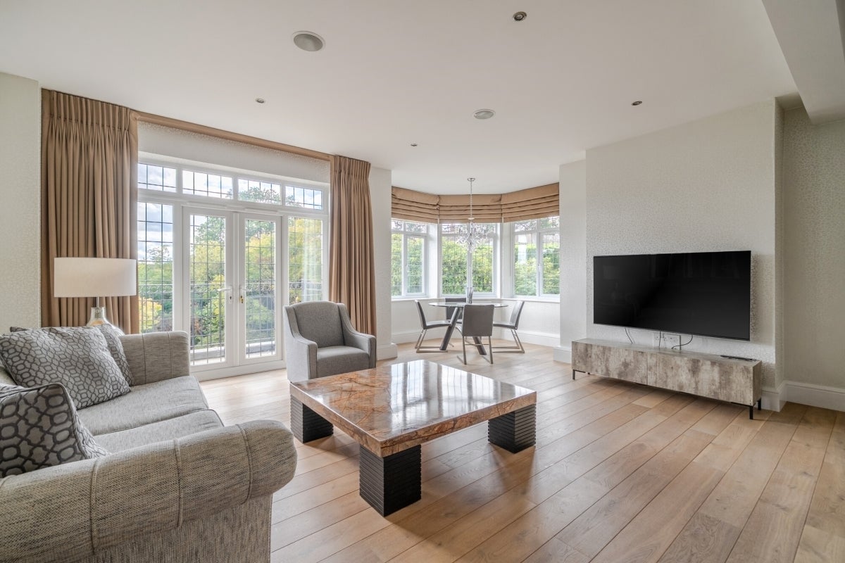 Flat Priory Road in Sunningdale