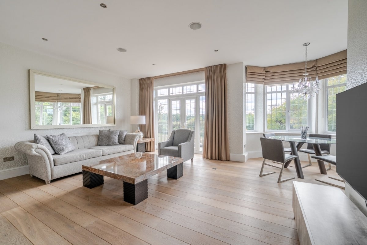 Flat Priory Road in Sunningdale