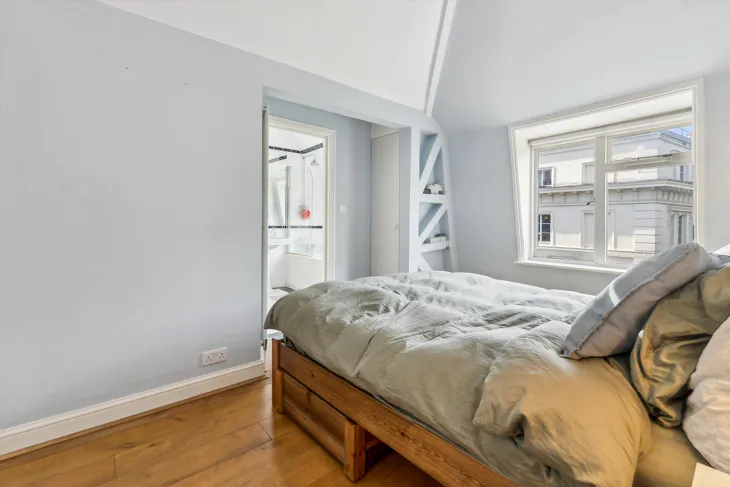 Flat Devonshire Terrace in City of Westminster