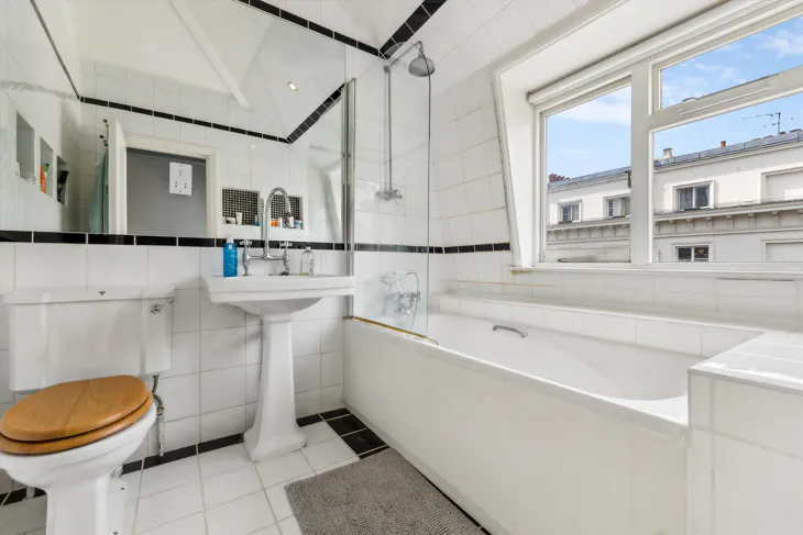 Flat Devonshire Terrace in City of Westminster