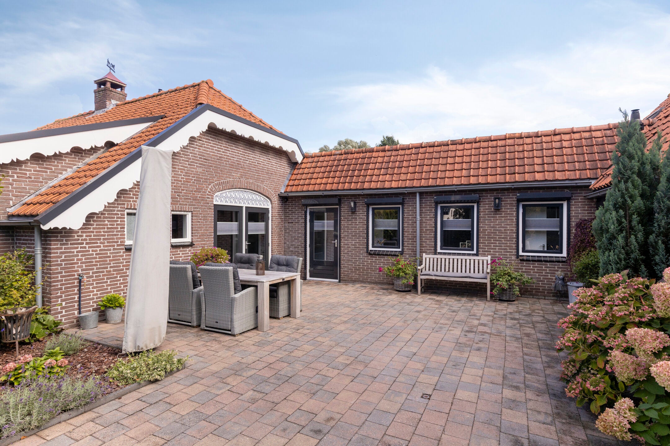 Twee-onder-één-kap te koop: Vrouwenweg 17, Nijkerkerveen