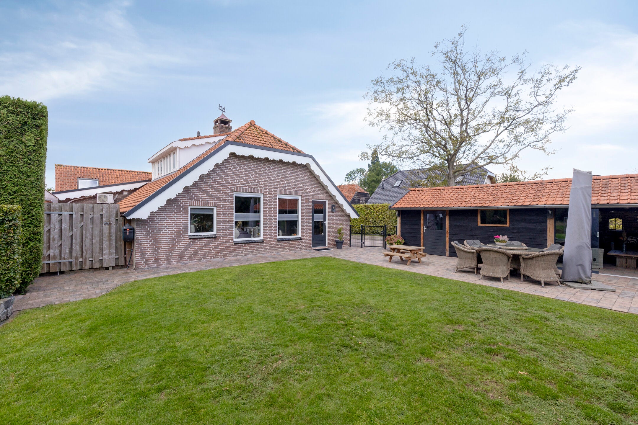 Twee-onder-één-kap te koop: Vrouwenweg 17, Nijkerkerveen
