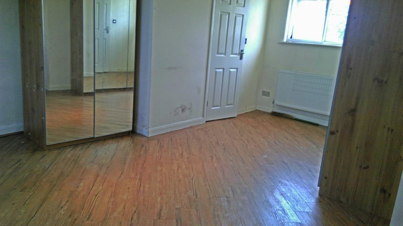 Room Carlyle Road in Greater London