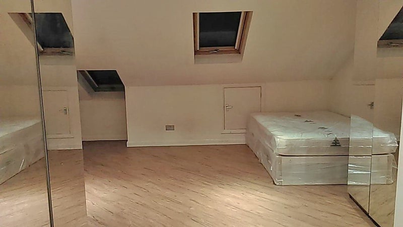 Room Carlyle Road in Greater London