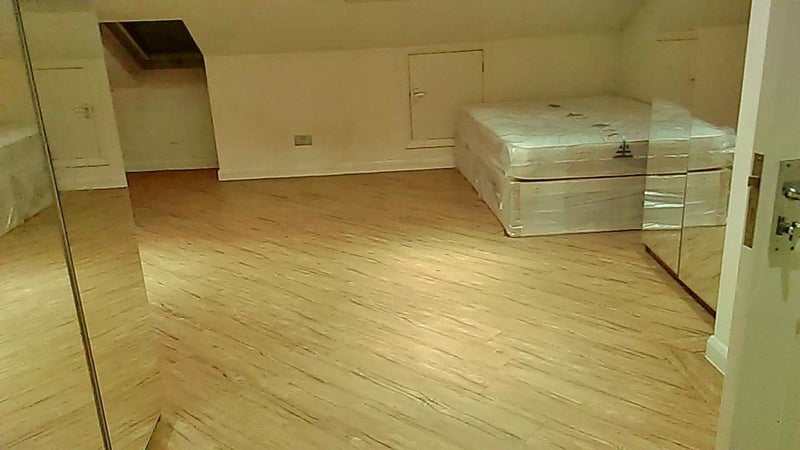 Room Carlyle Road in Greater London