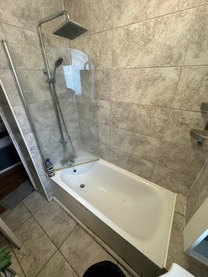 Room Dace Road in Greater London