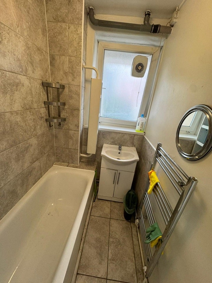 Room Dace Road in Greater London