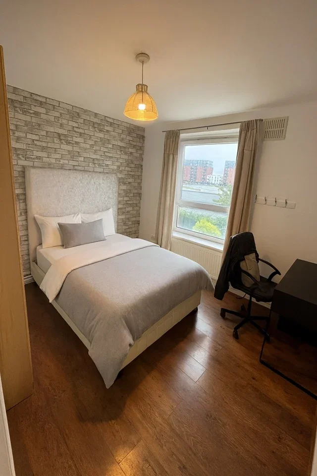 Room Dace Road in Greater London