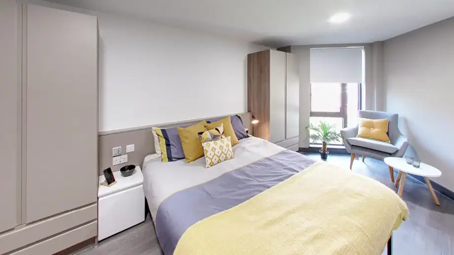 Flat Woodhouse Square in Leeds