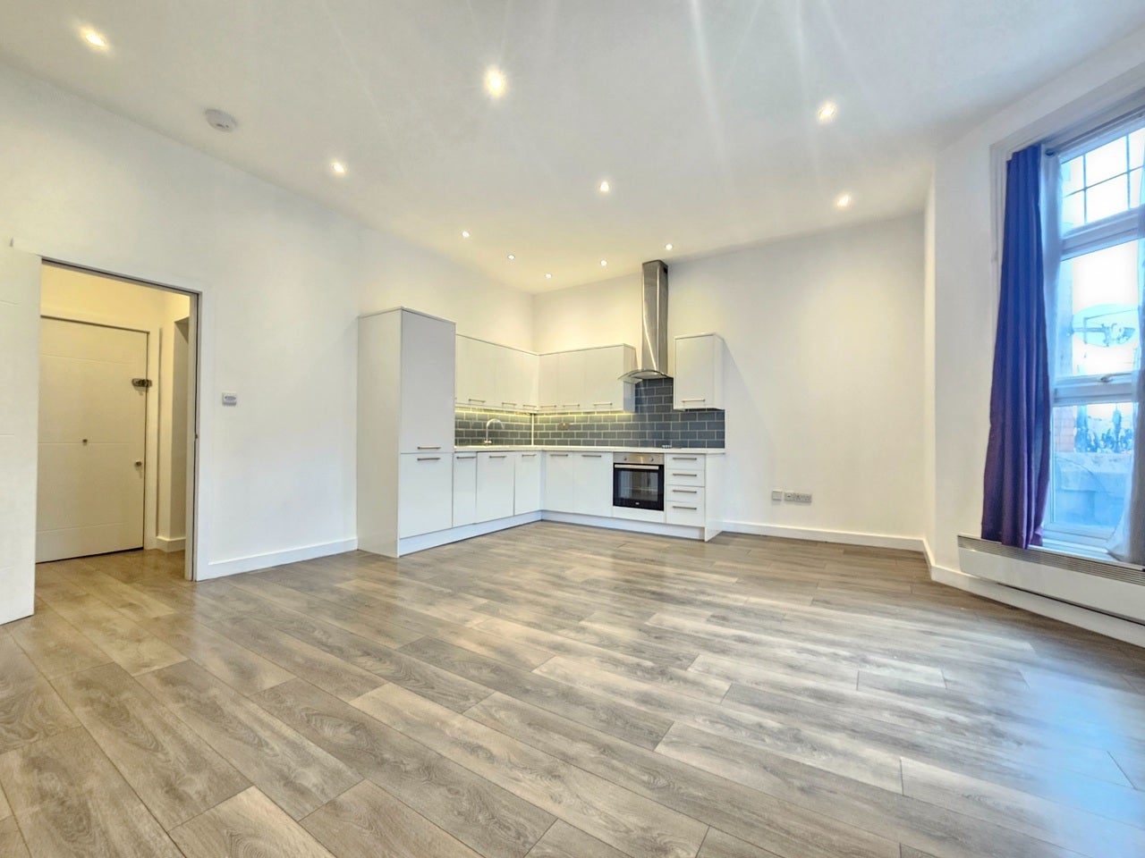 Flat Finchley Road in Greater London